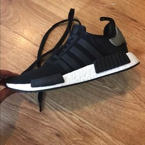 Adidas woman’s 9 men’s 8